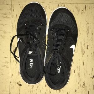NIKE Flex Run Shoes, Size: 6.5